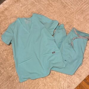 Figs scrub set in sea glass